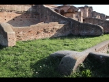 05318 ostia - regio iii - insula x - caseggiato del serapide (iii,x,3) - raum am westende - 01-2024.jpg